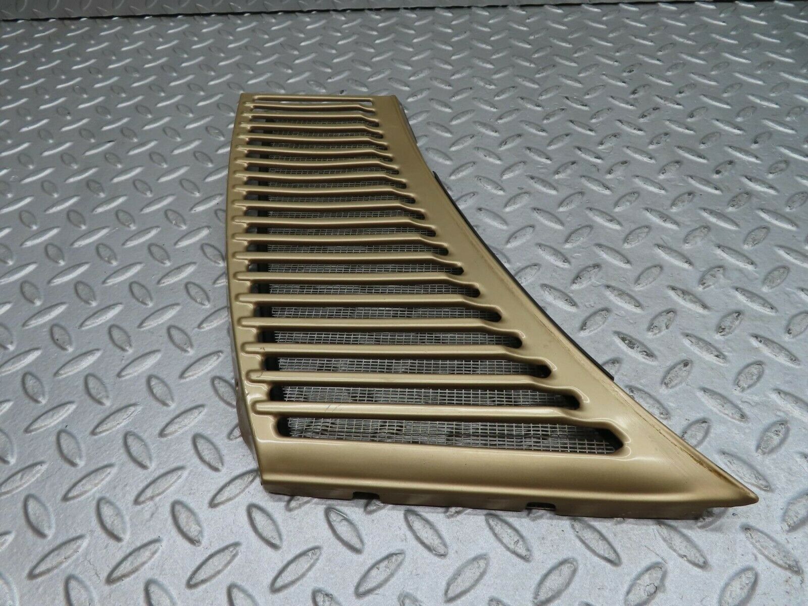 16584 Mercedes-Benz C107 380SLC Air Intake Grill Left Side