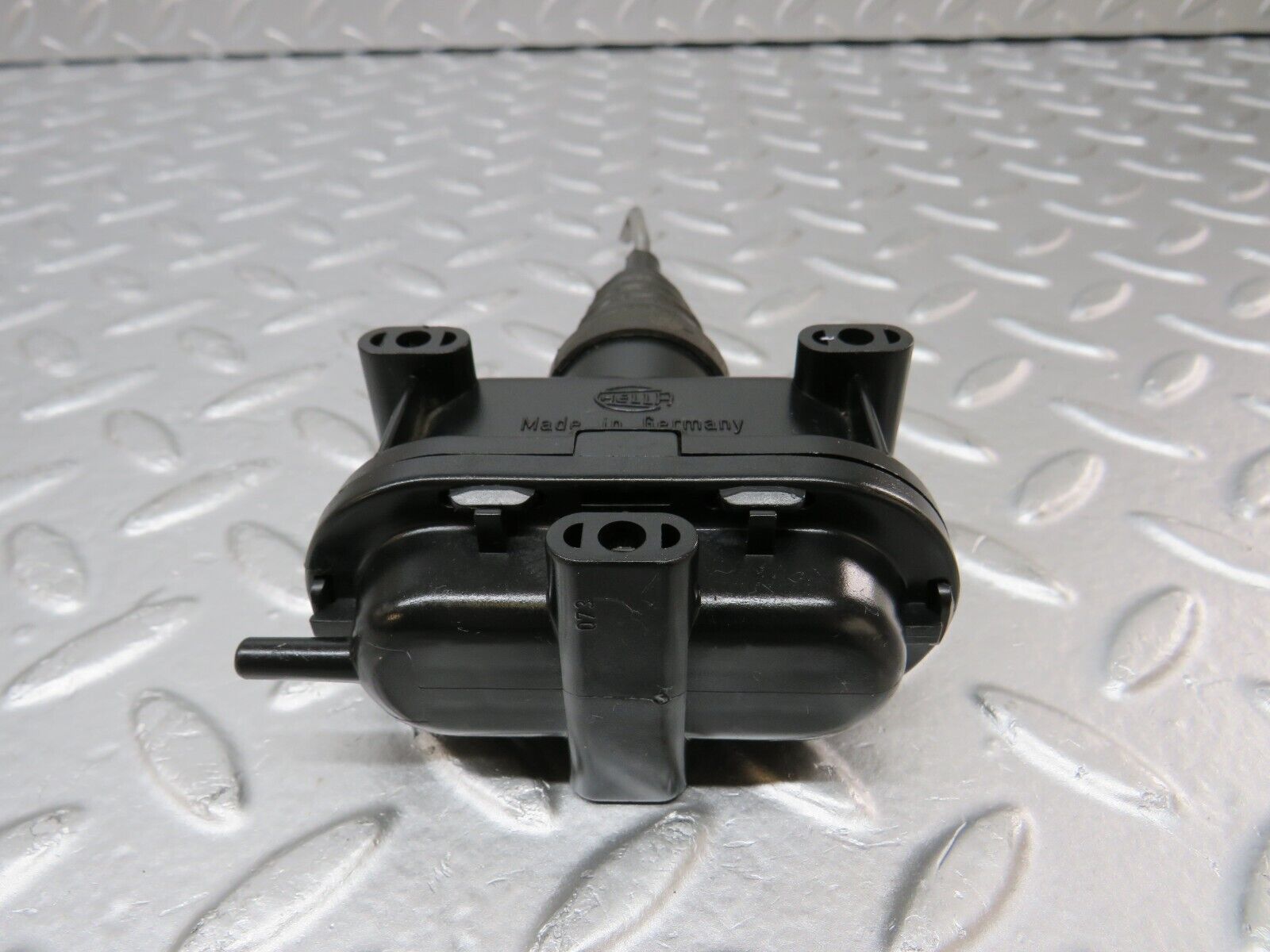 34332 Mercedes-Benz C126 380SEC Coupe Door Lock Vacuum Actuator Left Side