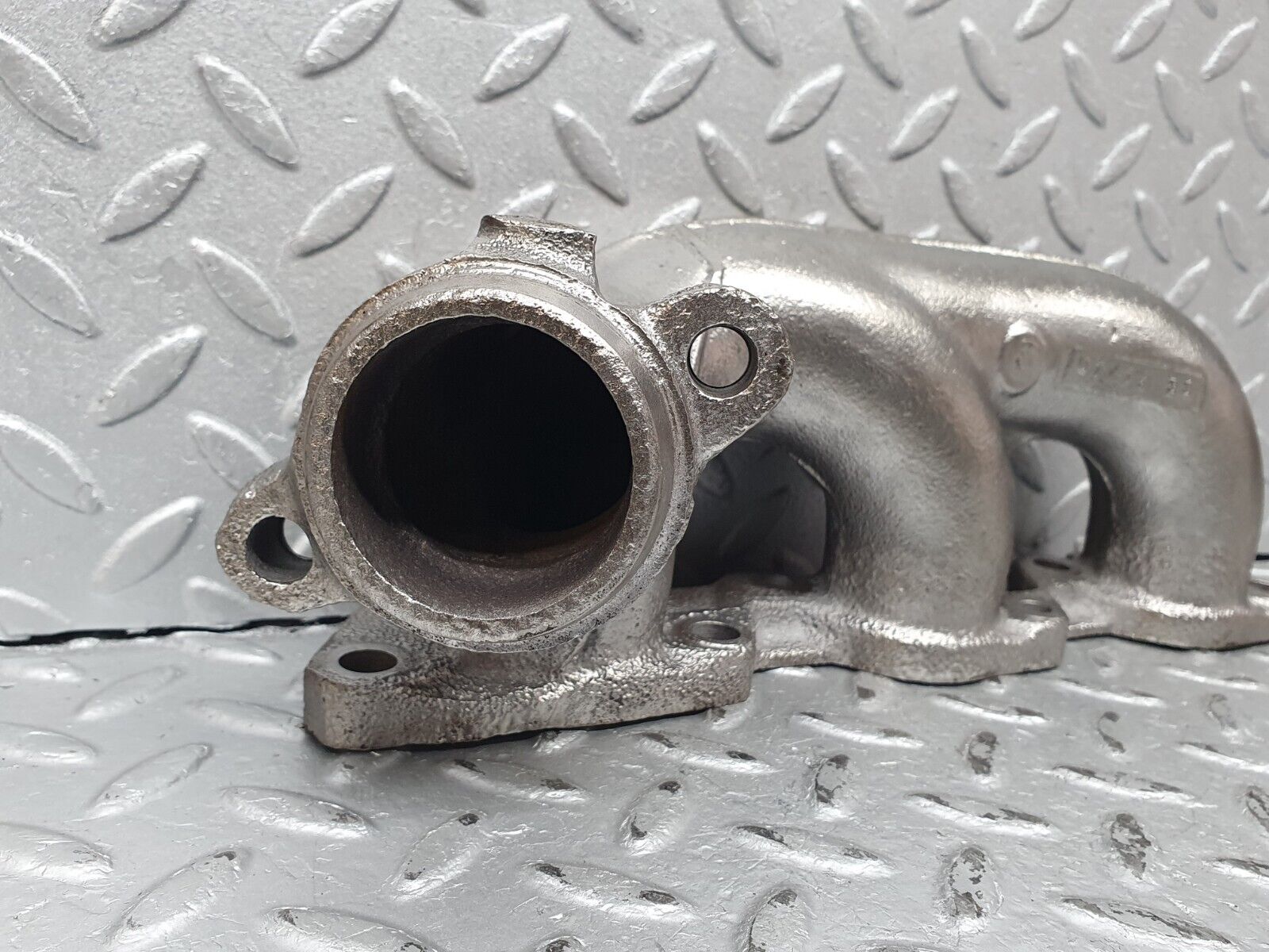 41202 Mercedes-Benz W126 300SE Exhaust Manifold Cylinder 4-6 1031422202