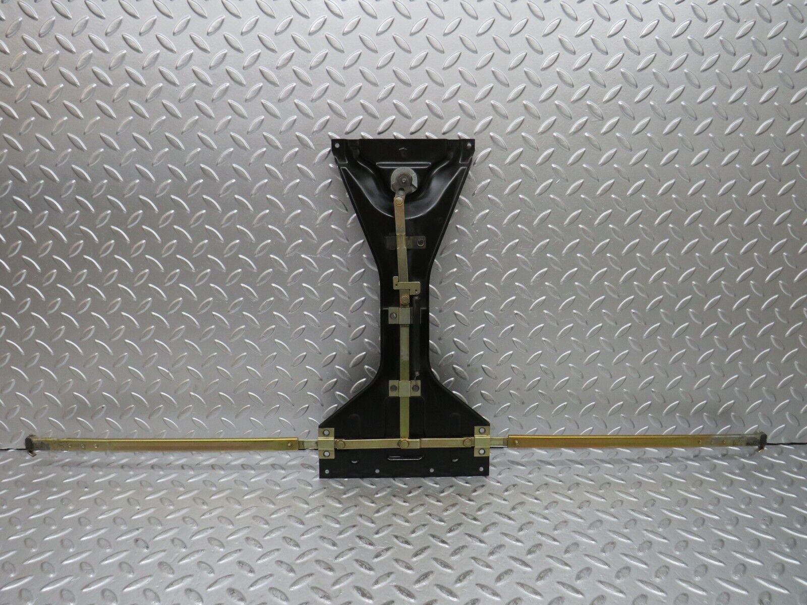 28468 Mercedes-Benz W123 240D Sunroof Manual Opener Mechanism