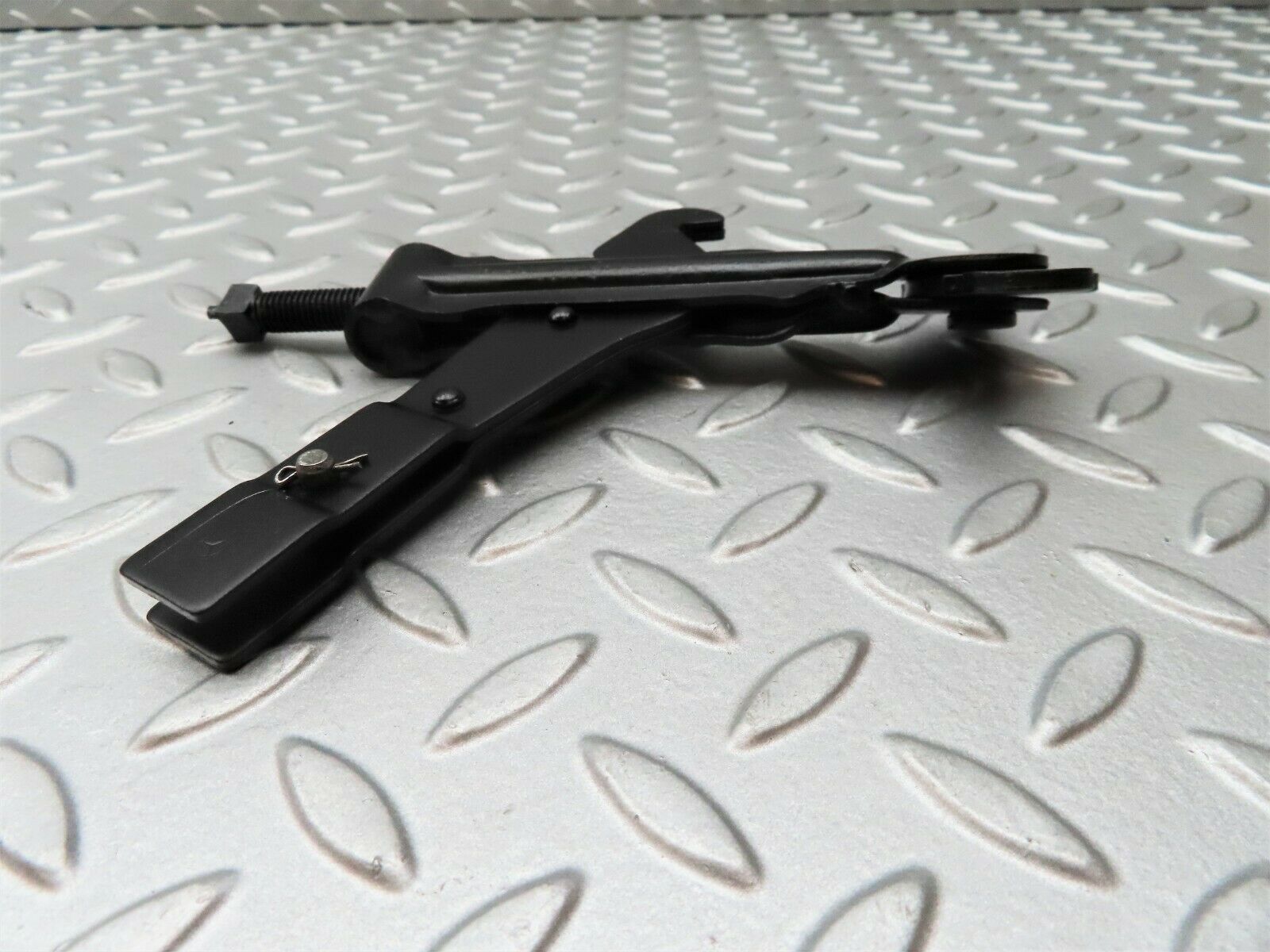 4255 Mercedes-Benz V123 240D LWB Handbrake Adjusting Handbrake Regulator