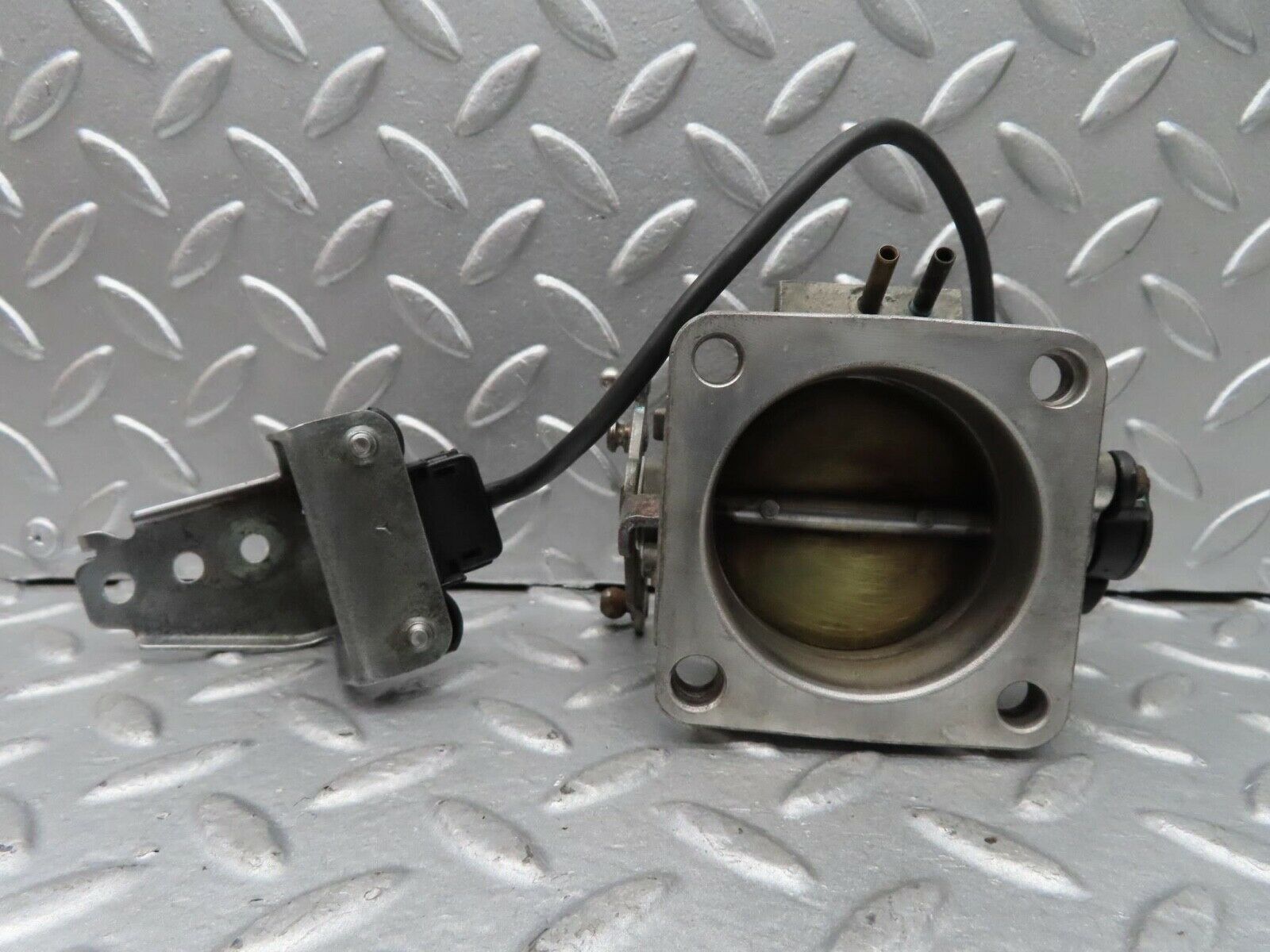 14611 Mercedes-Benz W201 190E Throttle Body Valve With Switch 0011409053