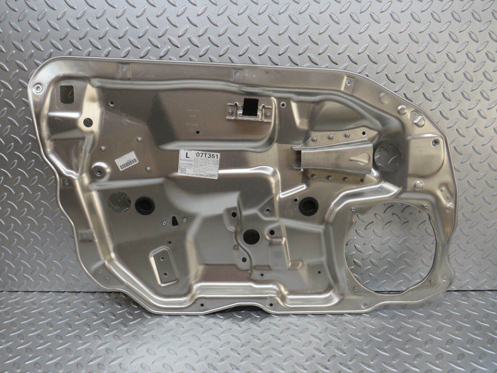 35105 Mercedes-Benz W221 Front Left Window Regulator Support Panel