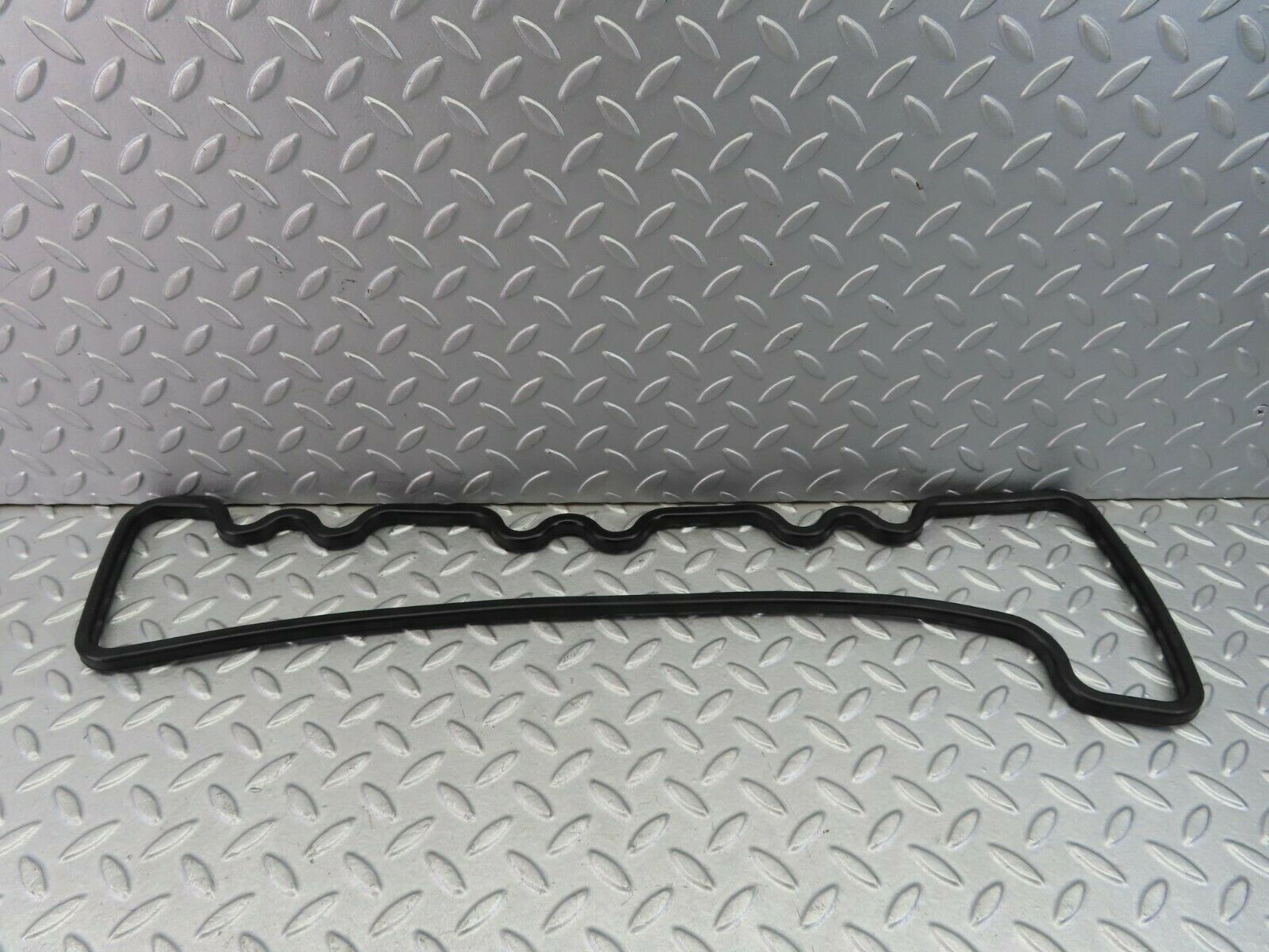 8105 Mercedes-Benz W108 Valve Cover Gasket Seal 1300160221