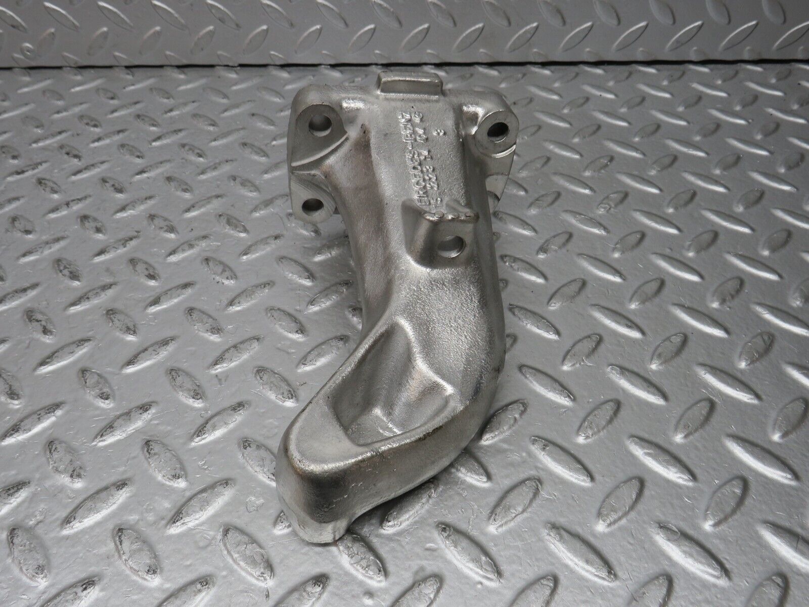 32888 Mercedes-Benz W123 300D Engine Mount Bracket Right Side 6152231404