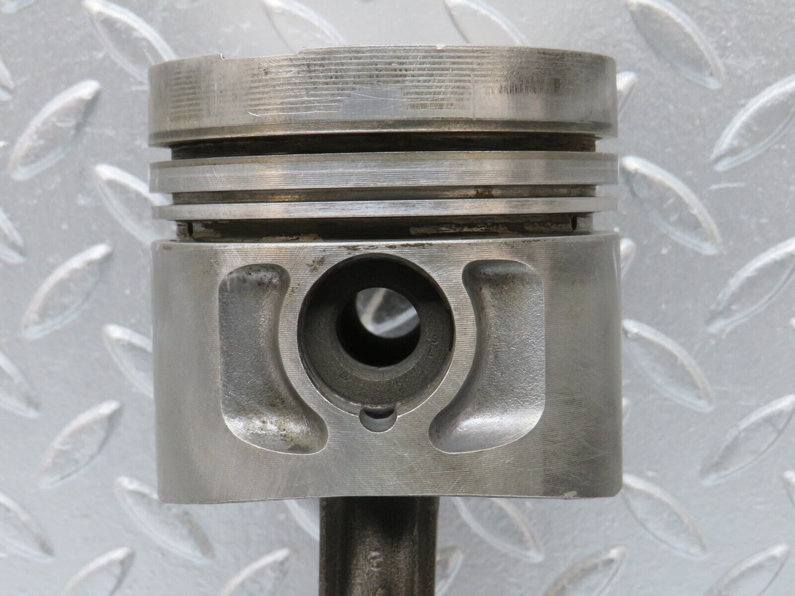 32932 Mercedes-Benz W123 300D Piston With Connecting Rod 90.875 mm 61502