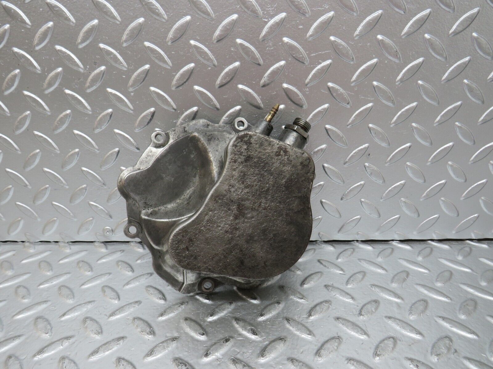 25361 Mercedes-Benz W201 190D Vacuum Pump Pierburg 0002302865