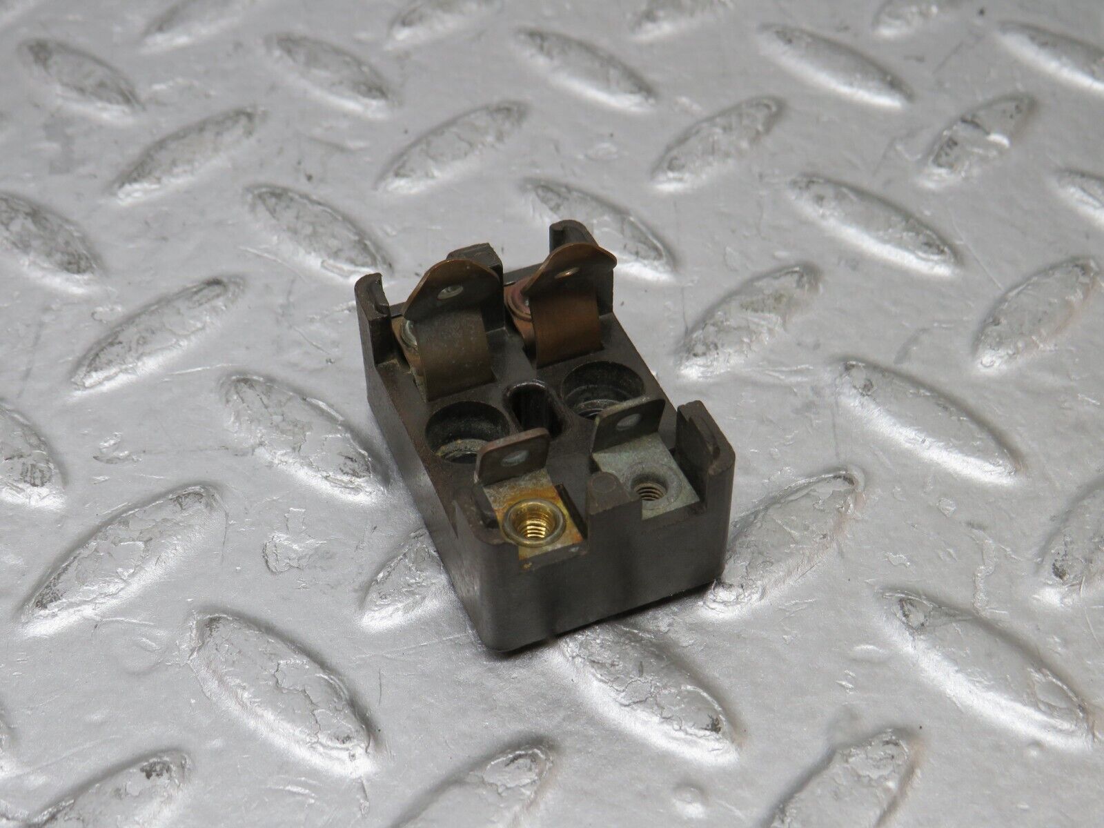 37324 Mercedes-Benz W109 300SEL Fuse Box Connector