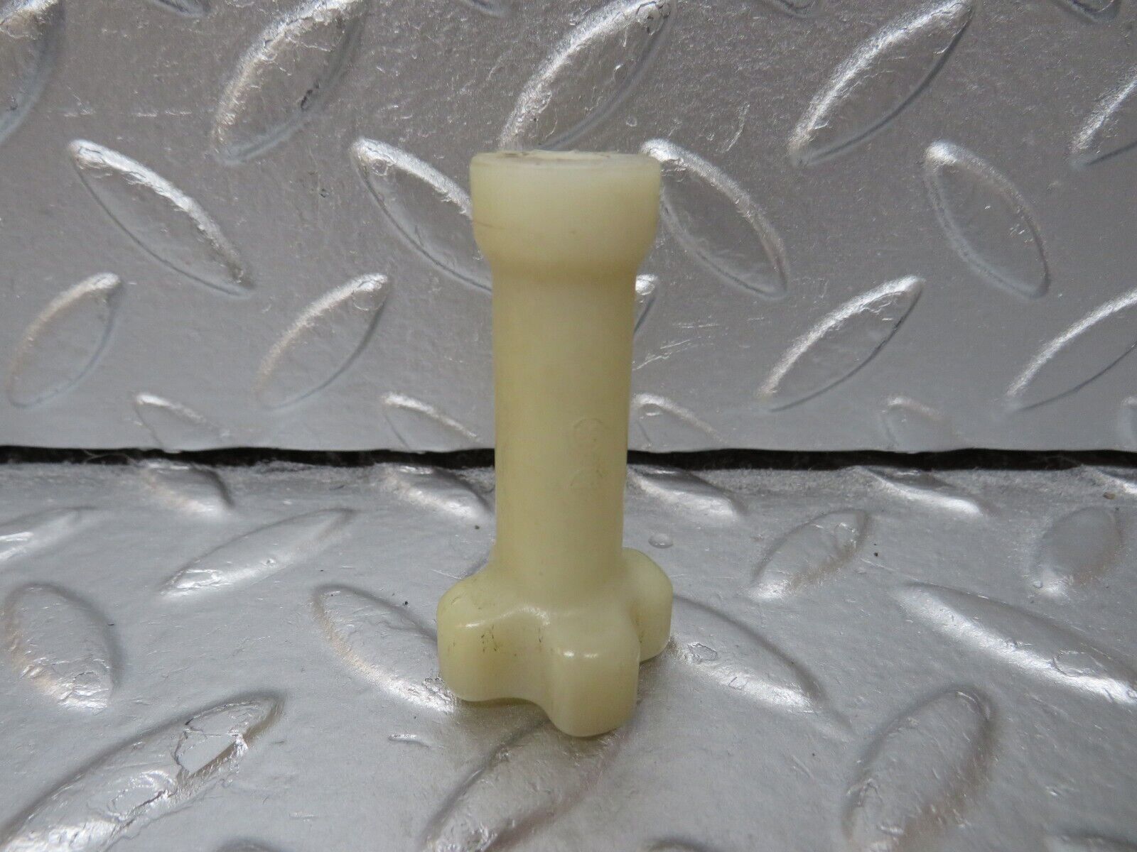 34005 Mercedes-Benz W124 260E Windscreen Washer Reservoir Holder 2018690028