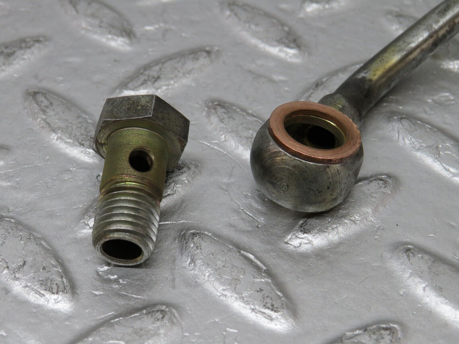 37990 Mercedes-Benz A124 320E Cabriolet Fuel Hose Line