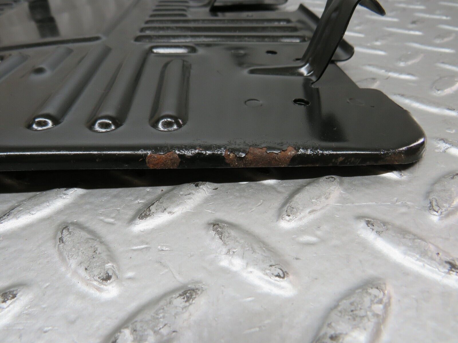 27762 Mercedes-Benz S124 300TE Wagon Front Right Floor Relay Cover 2028171320