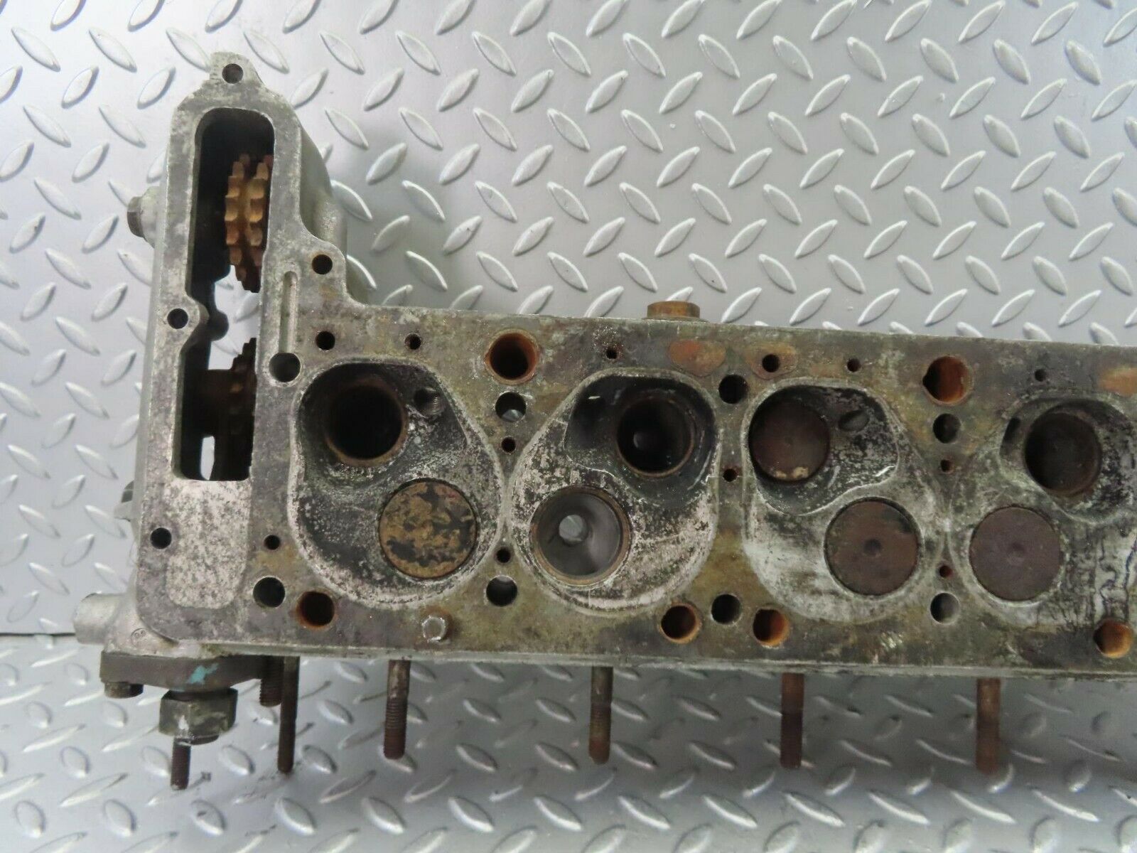 8666 Mercedes-Benz W111 Cylinder Head 1270104020