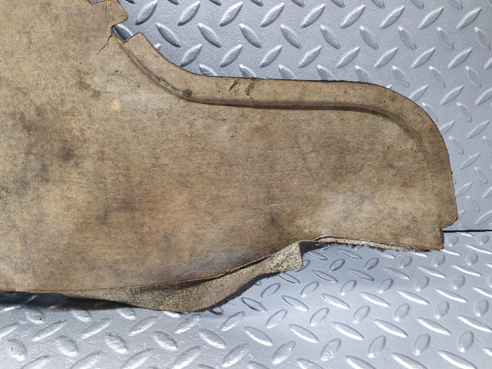 40720 Mercedes-Benz W123 300D Centre Console Carpet Right Side Black