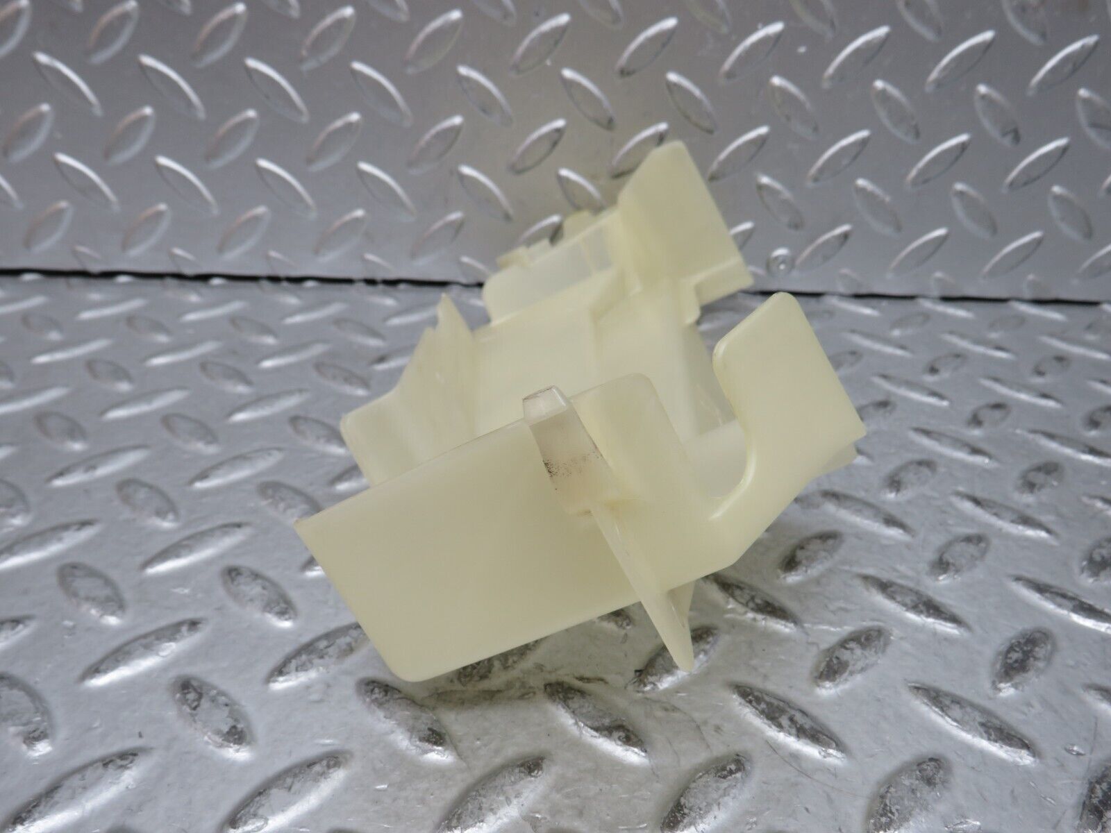 29110 Mercedes-Benz C124 320CE Right Door Lock Mechanism Cover 1247232008