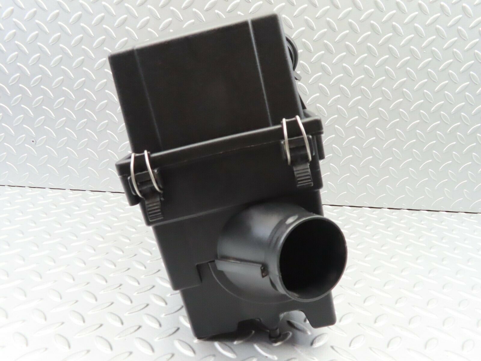 6567 Mercedes-Benz S124 E220 Wagon Air Filter Housing 1110940102