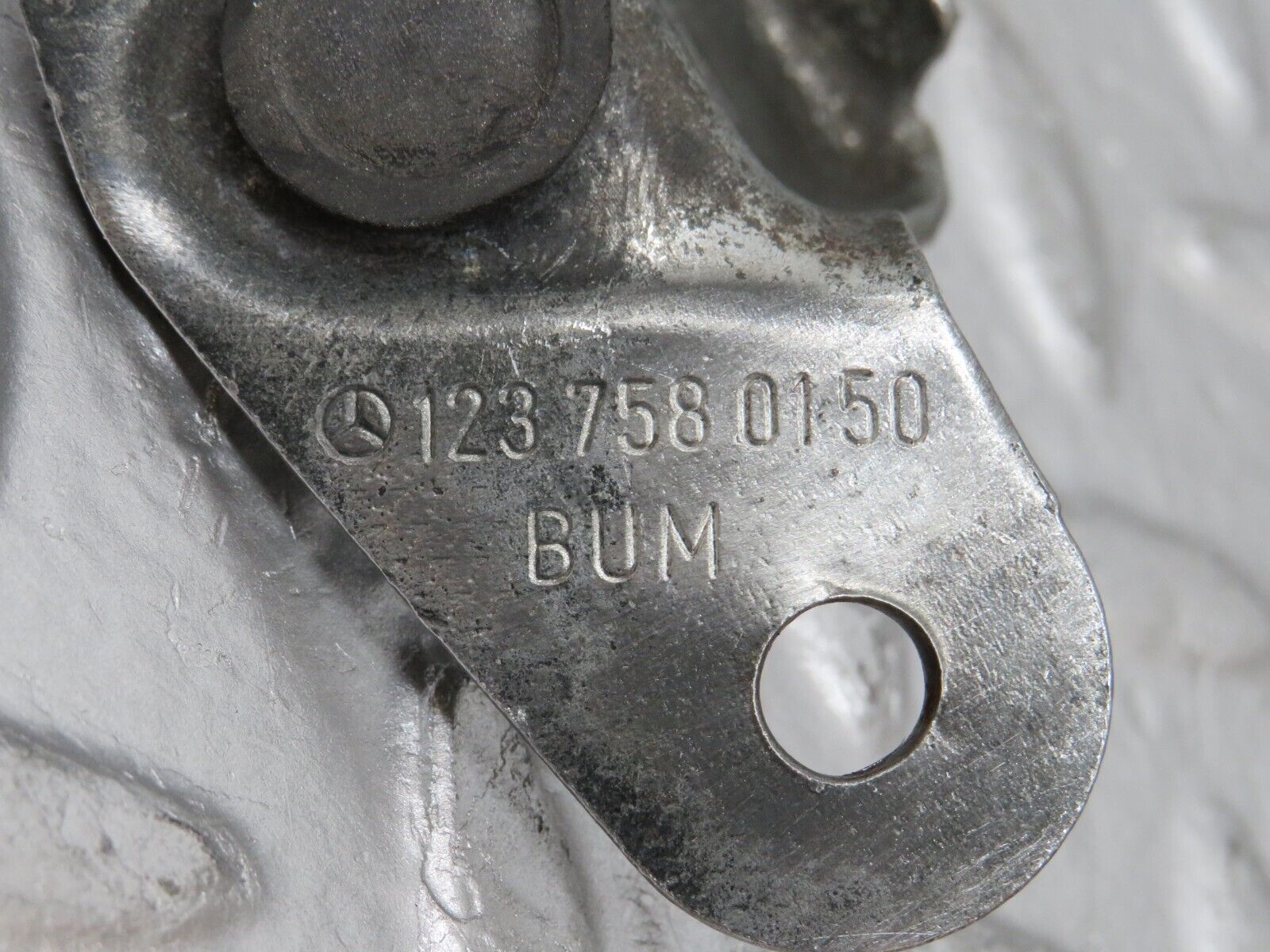 25565 Mercedes-Benz W123 200 Trunk Lock Latch 1237580150