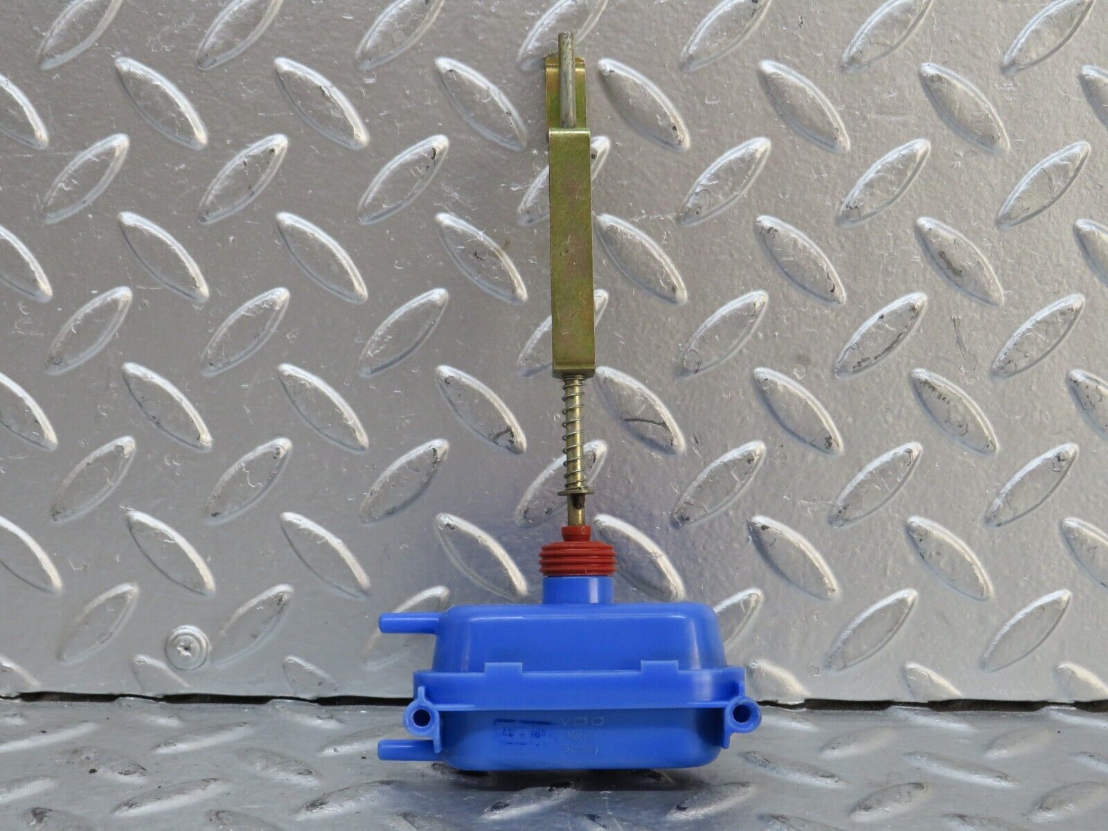 28148 Mercedes-Benz W123 280E Trunk Lock Vacuum Actuator