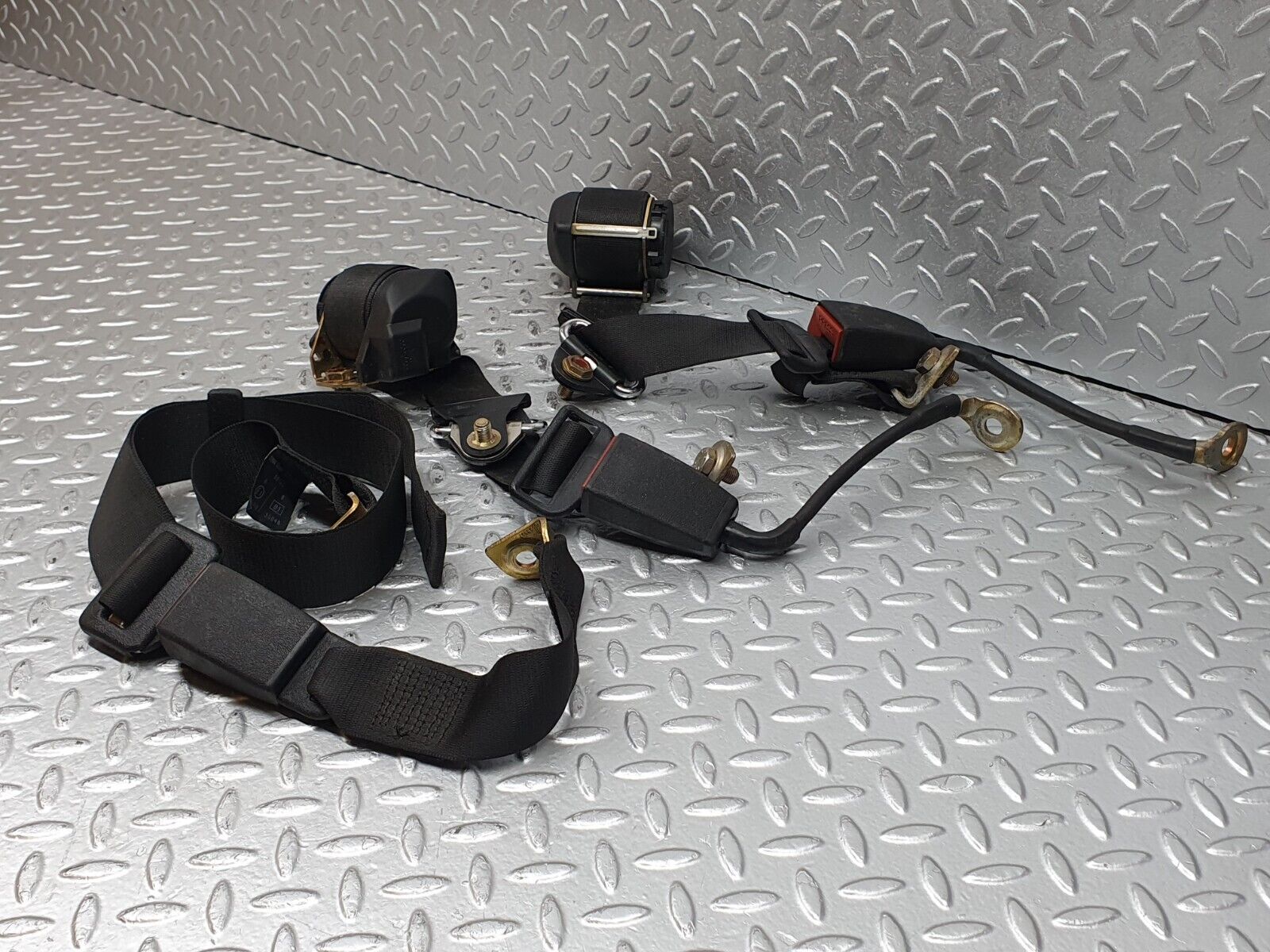 41268 Mercedes-Benz W126 300SE Rear Seat Belt Set With Buckles 124860050396 1248600585 1248601185