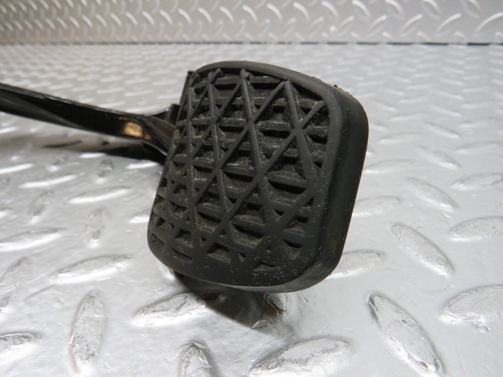 31350 Mercedes-Benz S124 220TE Clutch Pedal 1242900316 2012910282