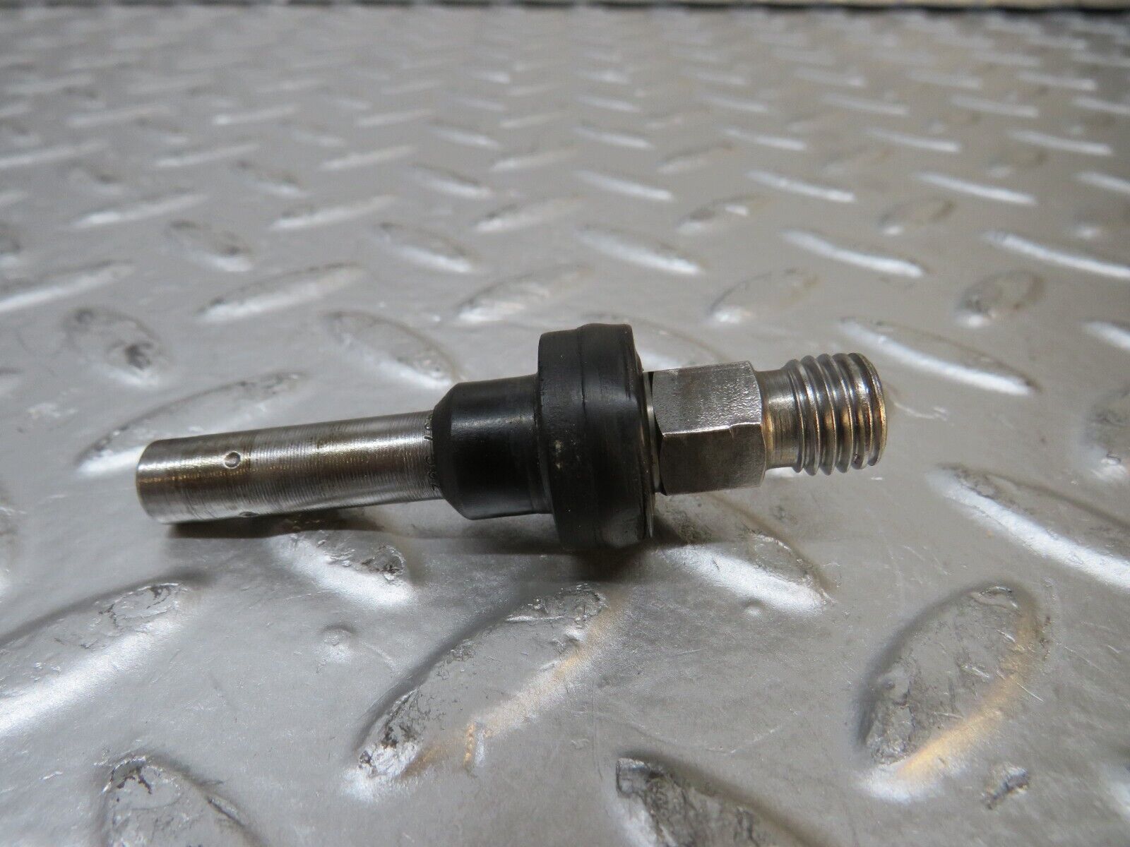 29929 Mercedes-Benz W123 230E Fuel Injector Bosch 0437502010