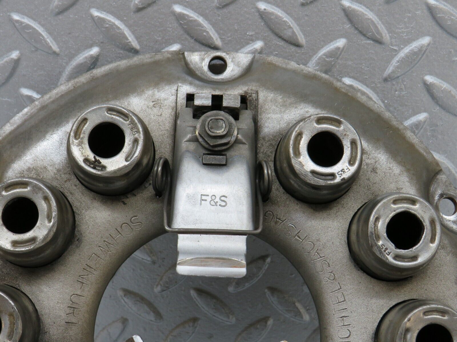 35920 Mercedes-Benz 240D OM616.912 Clutch Pressure Plate YK228KX