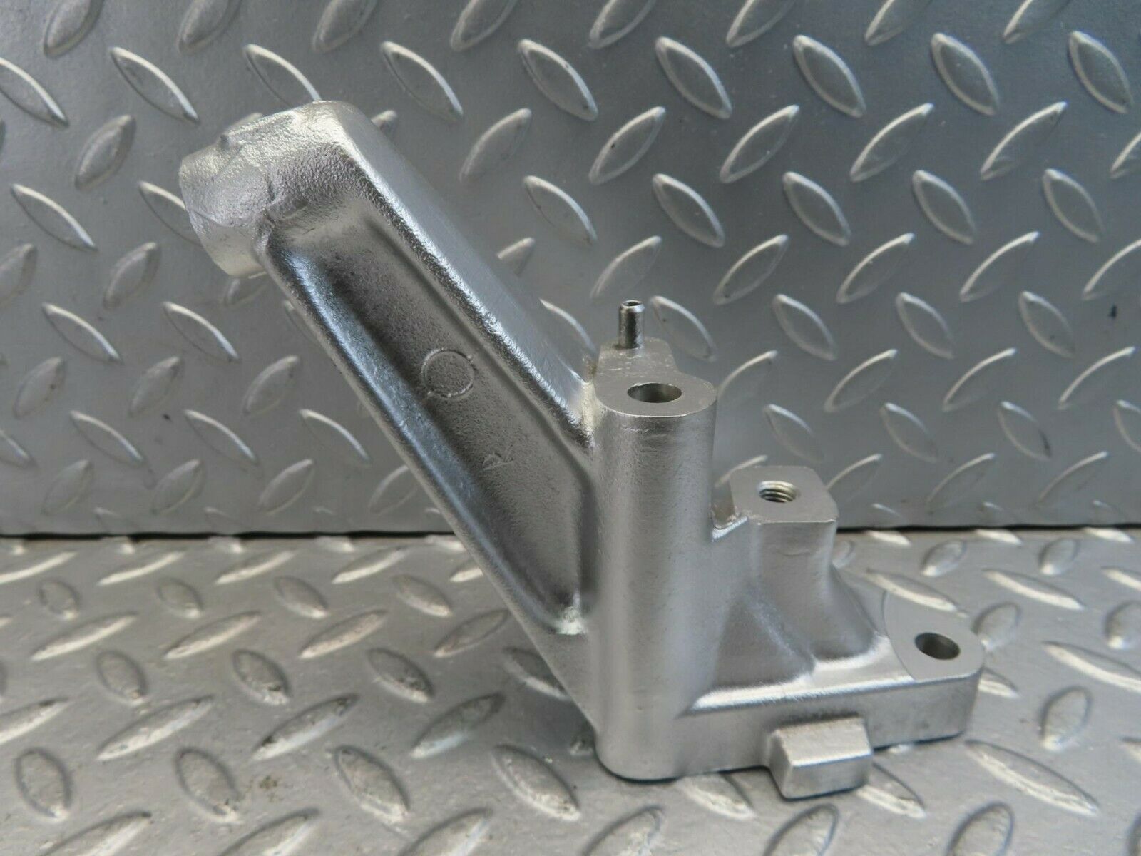 11474 Mercedes-Benz C123 230CE Coupe Engine Mount Bracket Left Side 1022230504