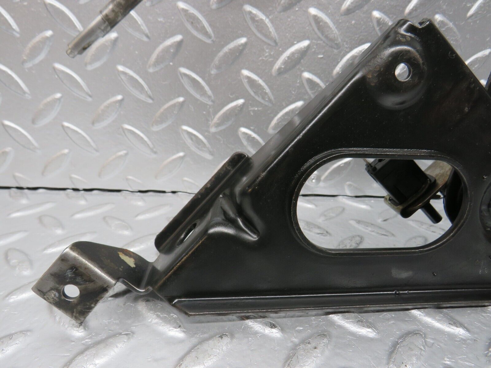 31101 Mercedes-Benz W123 200D Handbrake Regulator