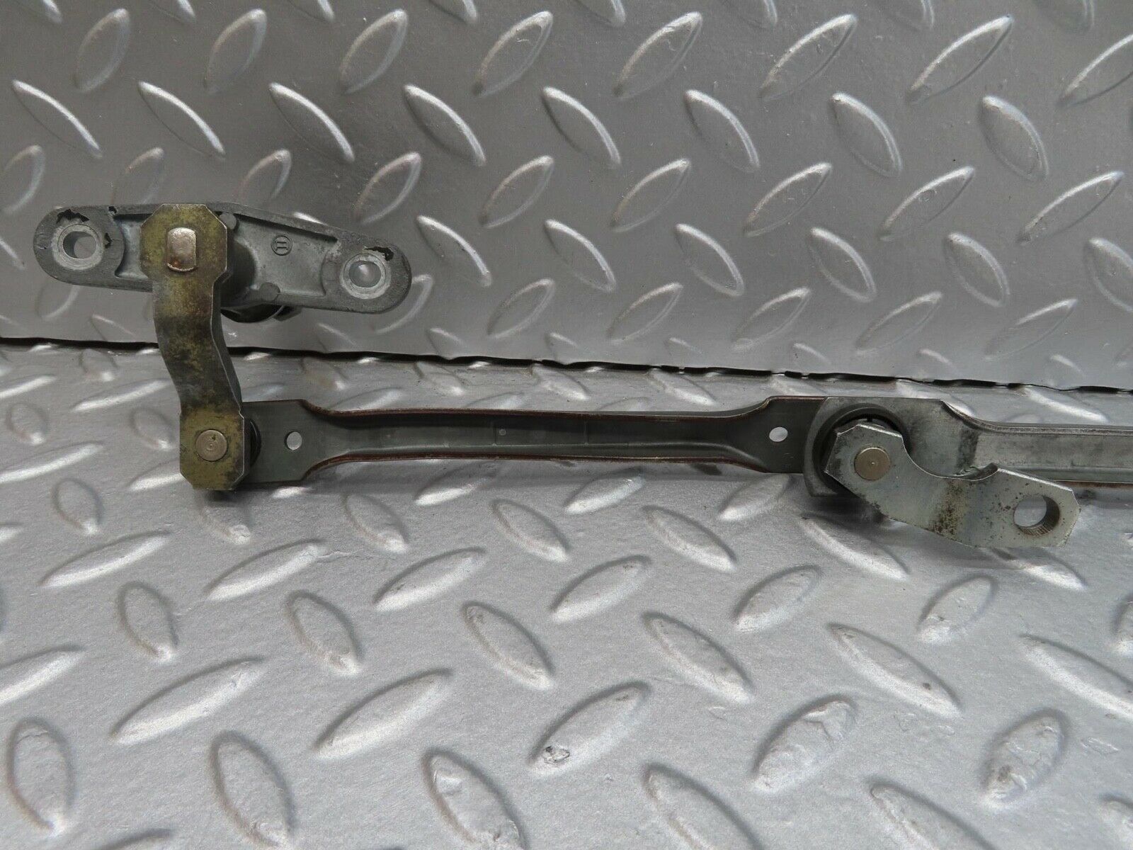 16021 Mercedes-Benz W123 280E Windscreen Wiper Linkage