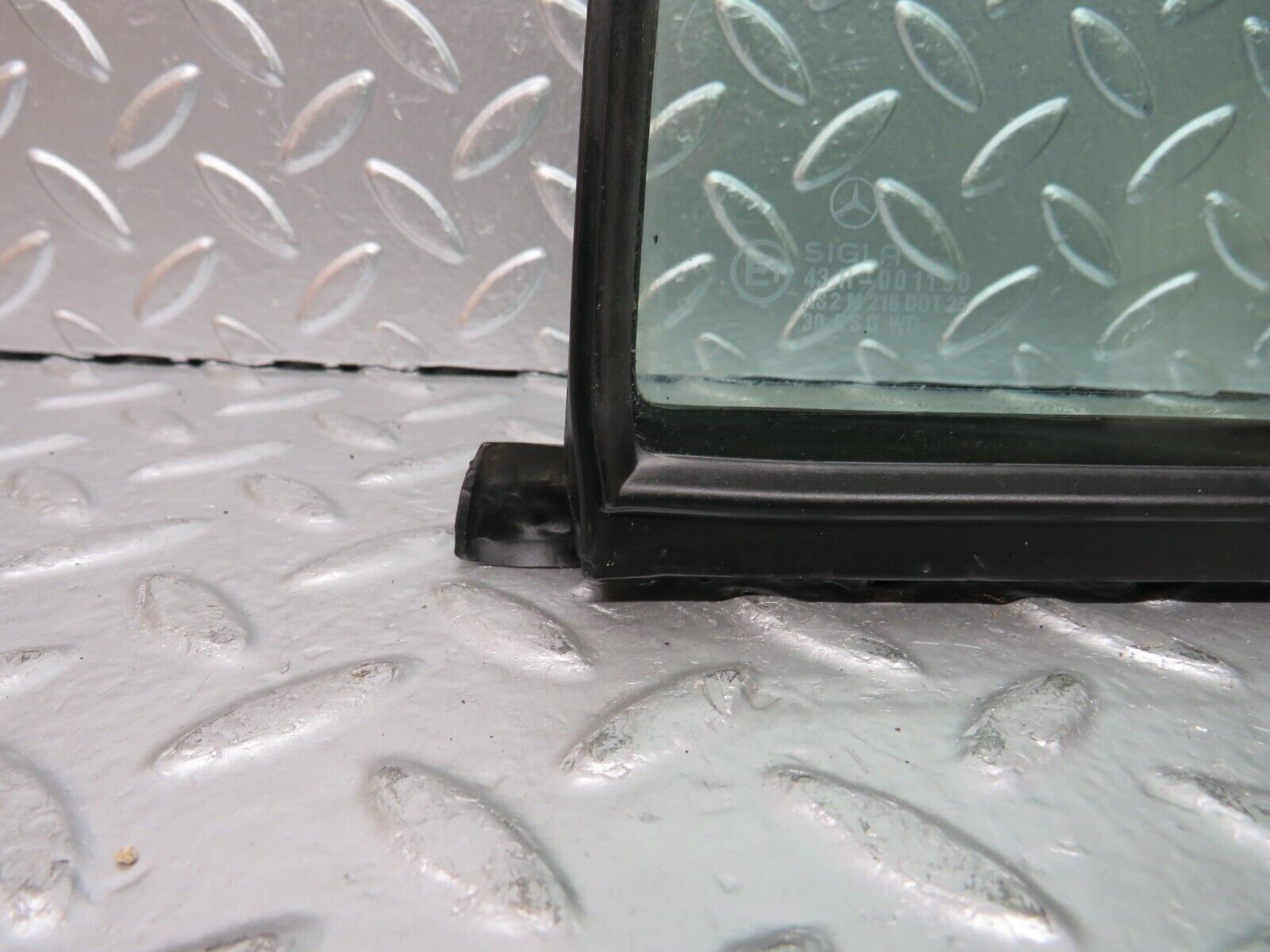 25131 Mercedes-Benz W201 190D Rear Left Quarter Window Glass 2017350524