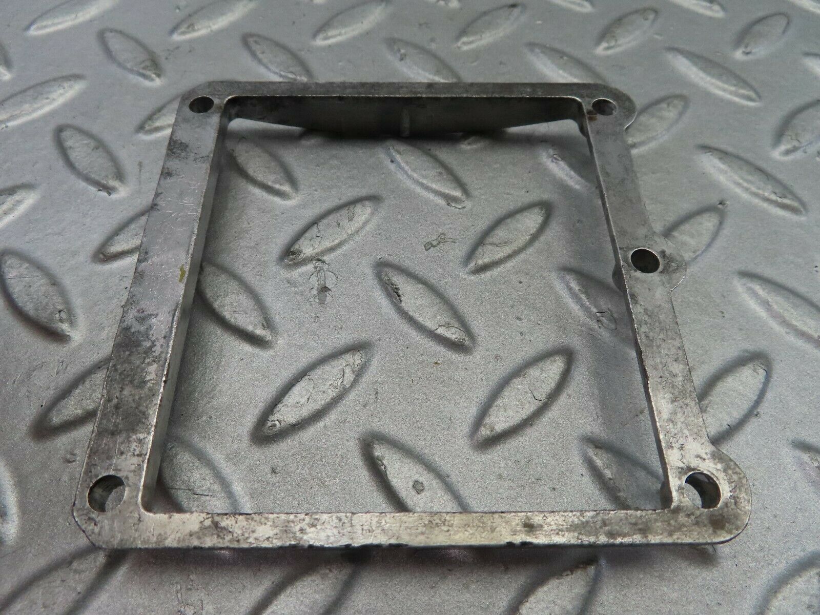 7432 Mercedes-Benz W116 450SE Fuse Box Flange 1165450049