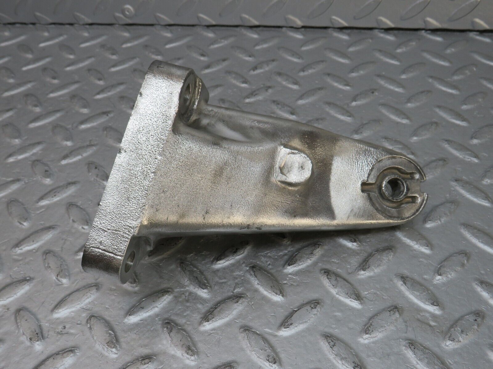 36674 Mercedes-Benz W201 190E 2.0L Engine Mount Bracket Right Side 1022234204