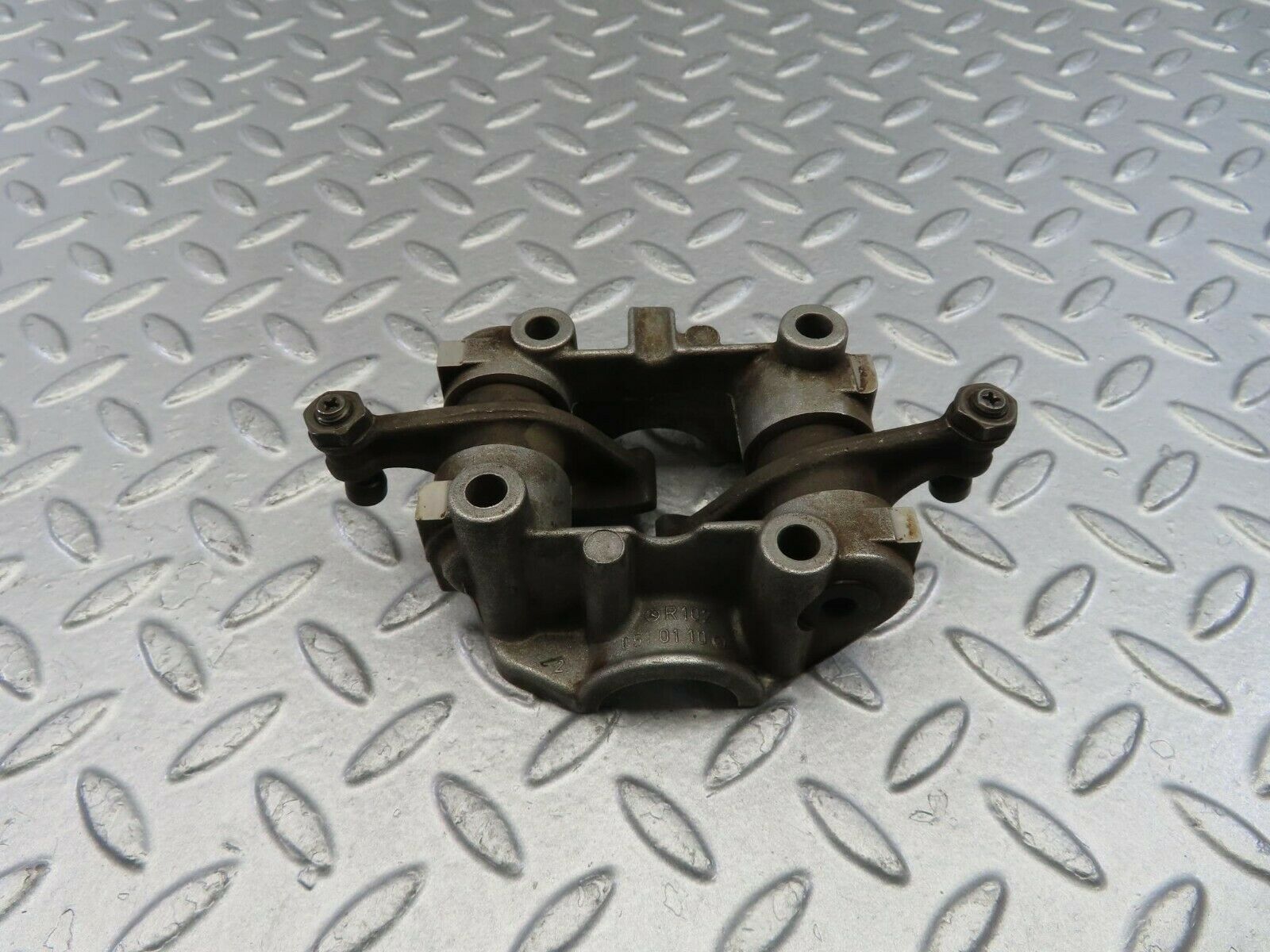 10075 Mercedes-Benz C123 230CE Coupe Rocker Arms Camshaft Bearing Block 1020510010