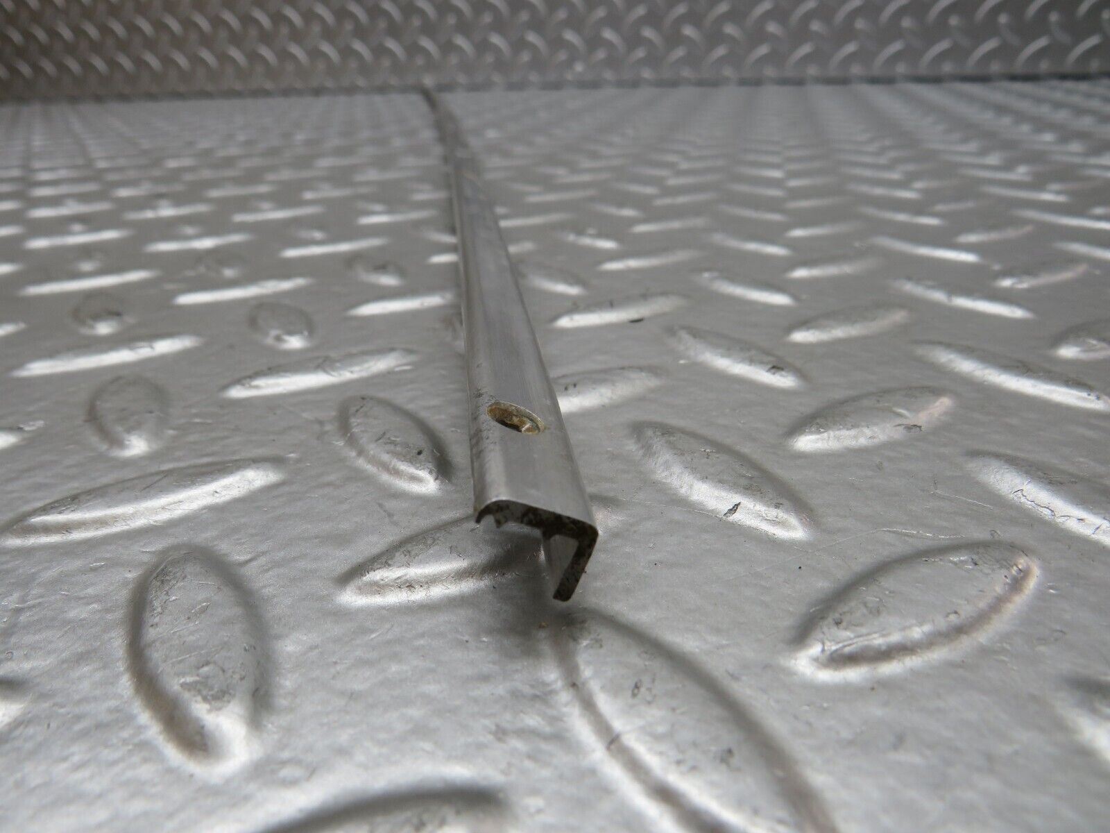 27000 Mercedes-Benz W123 240D Sunroof Chrome Trim