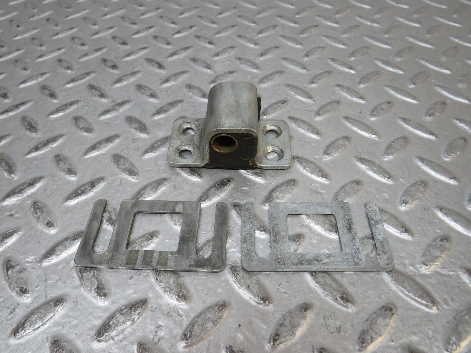 28815 Mercedes-Benz W123 230E Door Lock Latch Right Side