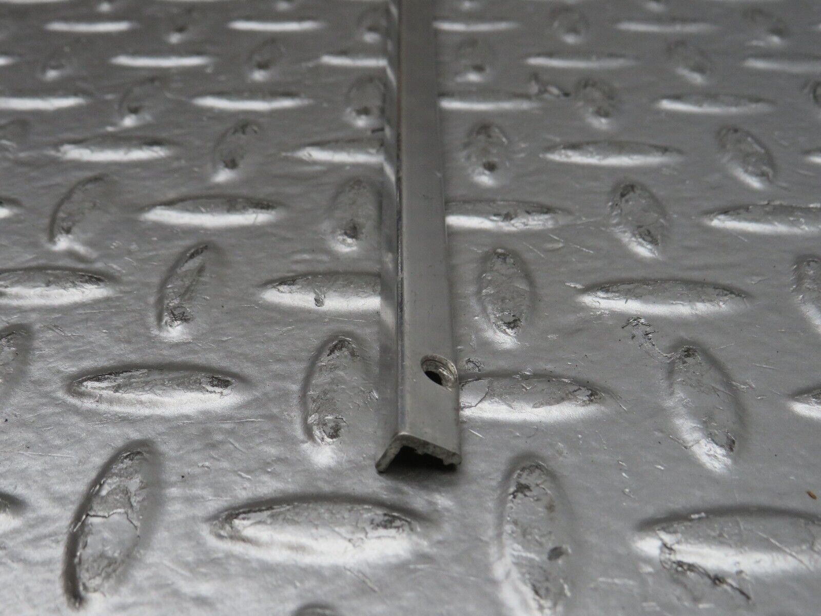 0489 Mercedes-Benz W123 230E Sunroof Chrome Trim