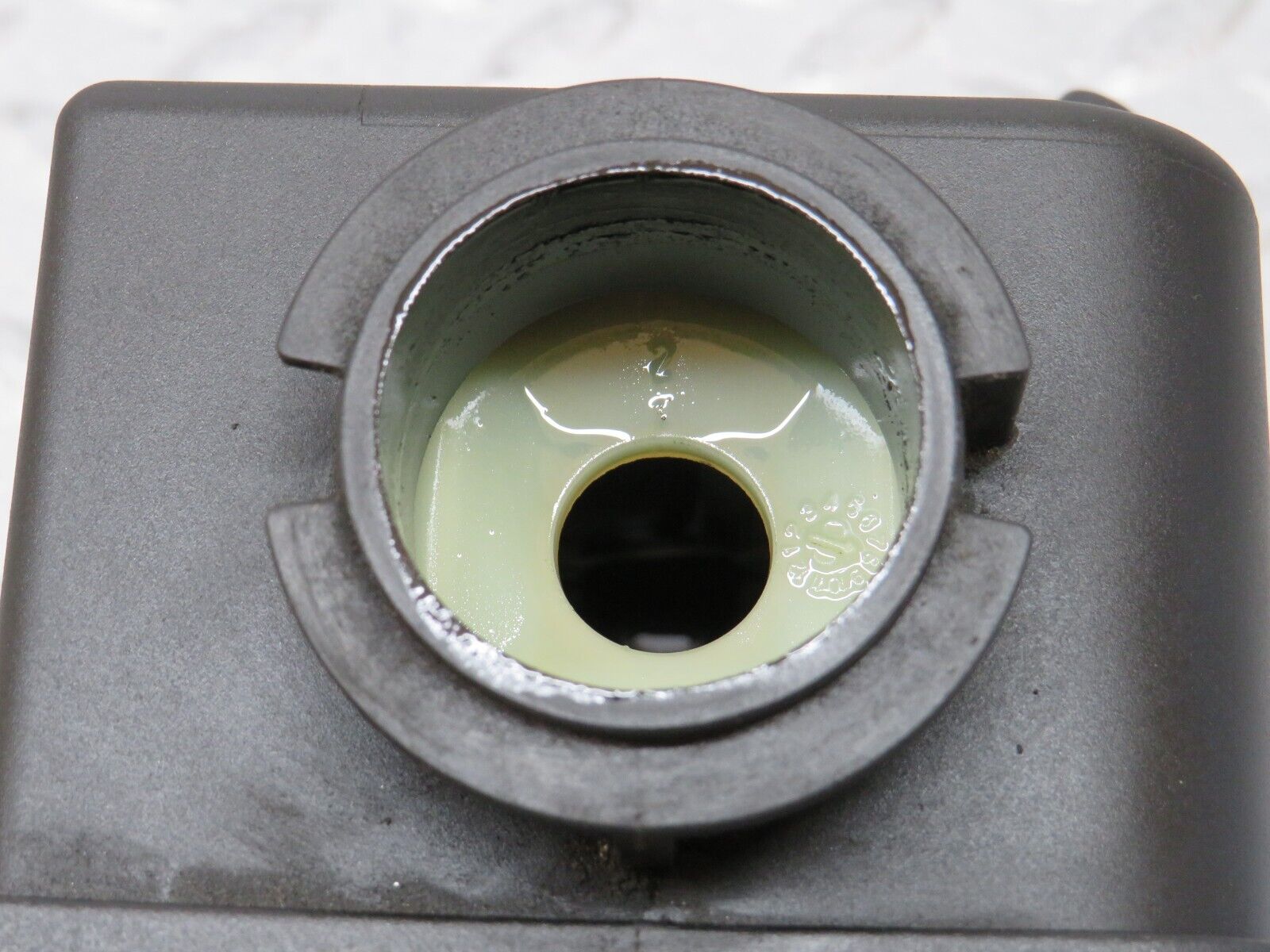 34898 Mercedes-Benz W210 320E Power Steering Fluid Reservoir Tank 0004600183