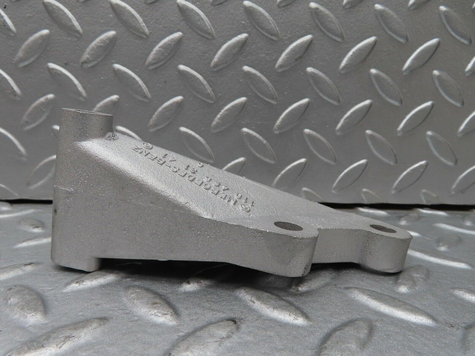 16974 Mercedes-Benz C123 280CE Coupe Power Steering Pump Bracket 1104663141