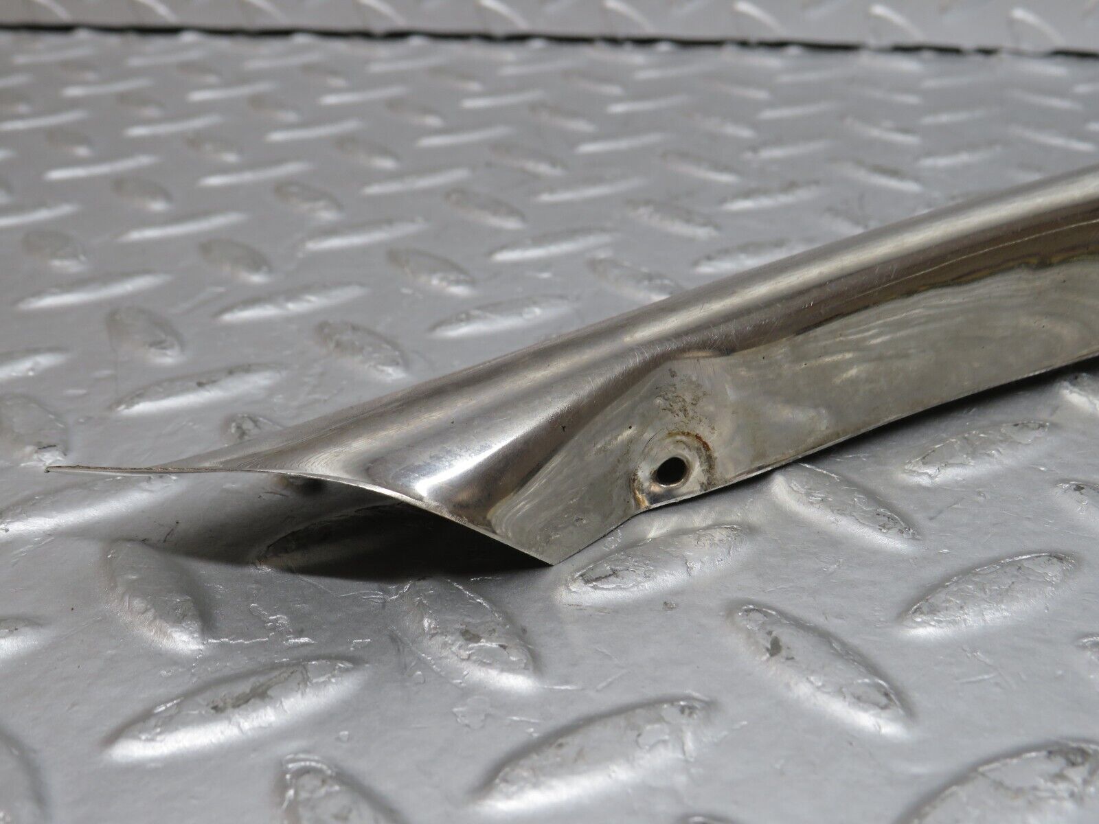 36289 Mercedes-Benz W126 420SE Front Right Chrome Wheel Arch Trim