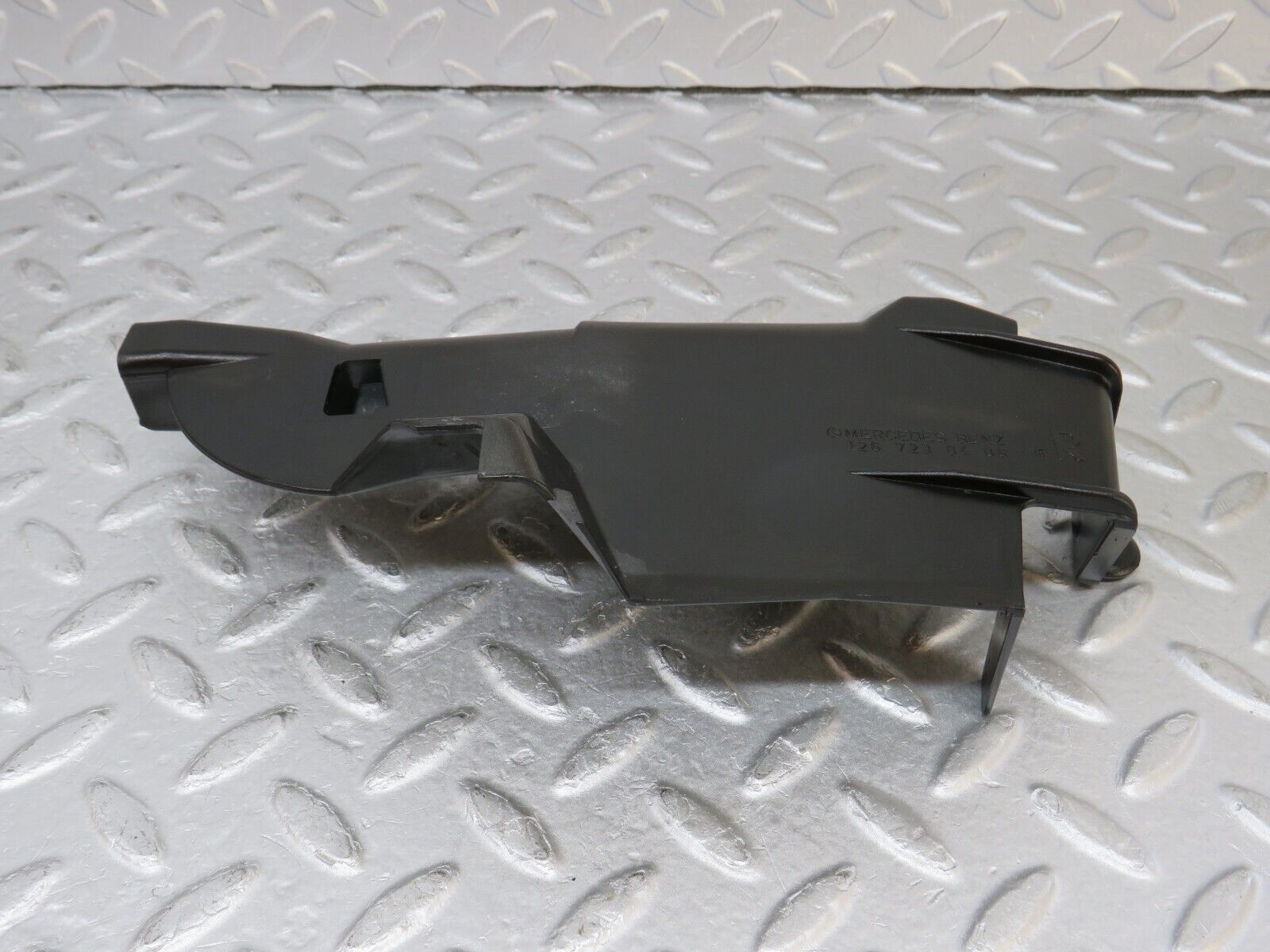 36034 Mercedes-Benz W126 420SE Front Right Door Lock Inner Cover 1267230408