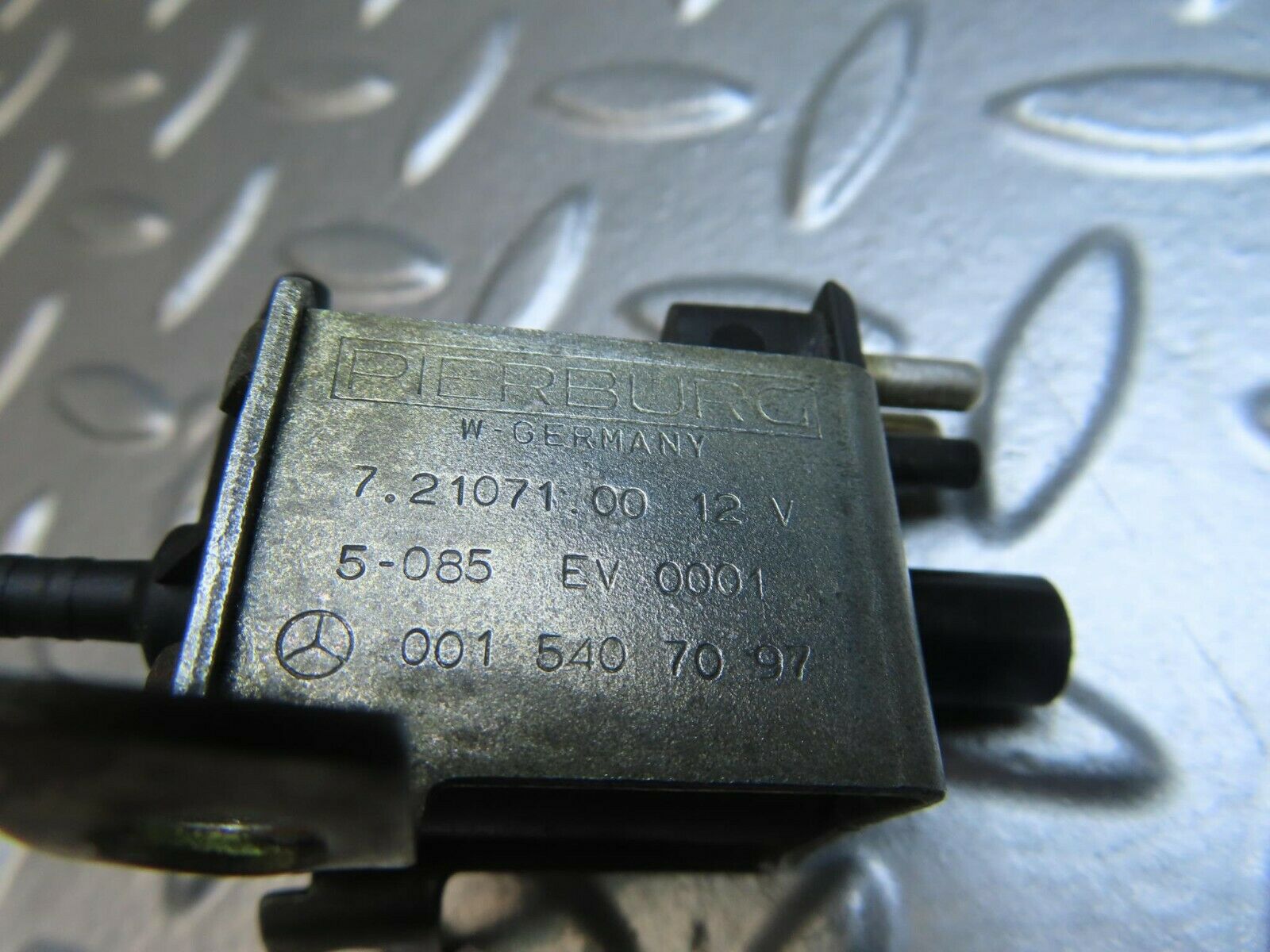 11503 Mercedes-Benz C123 230CE Coupe Vacuum Control Valve Pierburg 0015407097