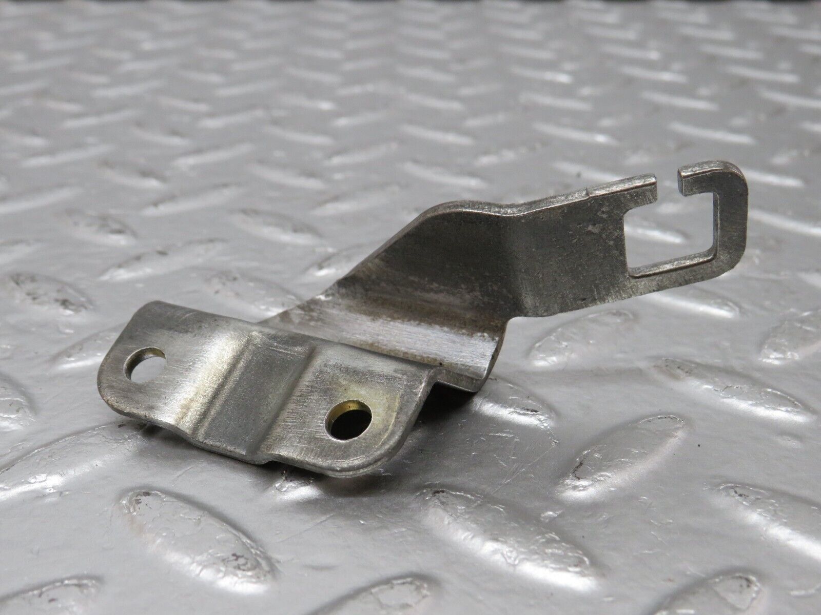 34190 Mercedes-Benz W124 260E Accelerator Cable Bracket Holder