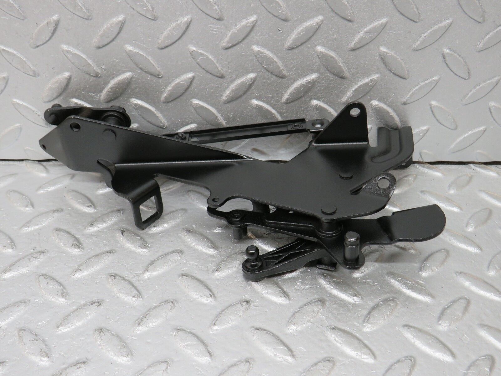 38118 Mercedes-Benz A124 320E Cabriolet Throttle Linkage 1040702321