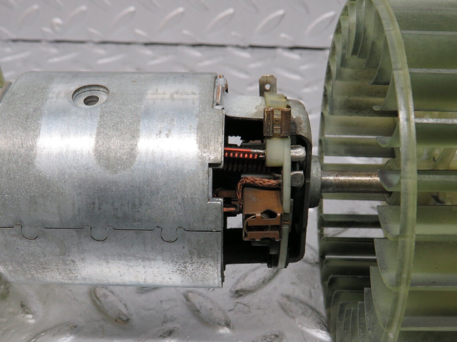 38468 Mercedes-Benz R129 280SL Coupe Heater Blower Motor Bosch 0130111023