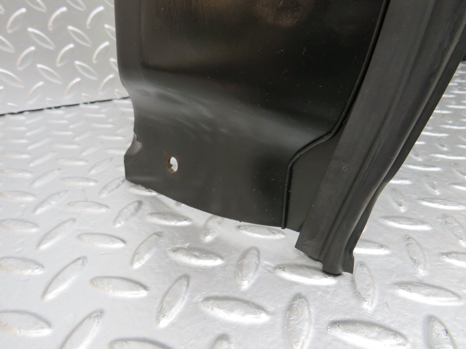 25237 Mercedes-Benz W201 190D Inner Mudguard Panelling Front Right 2018840235