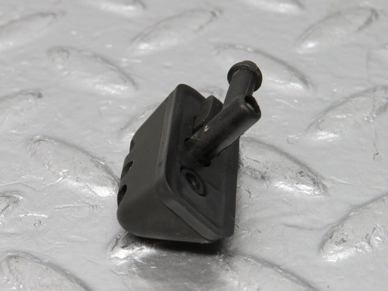 31405 Mercedes-Benz S124 220TE Wagon Tailgate Windscreen Washer Nozzle