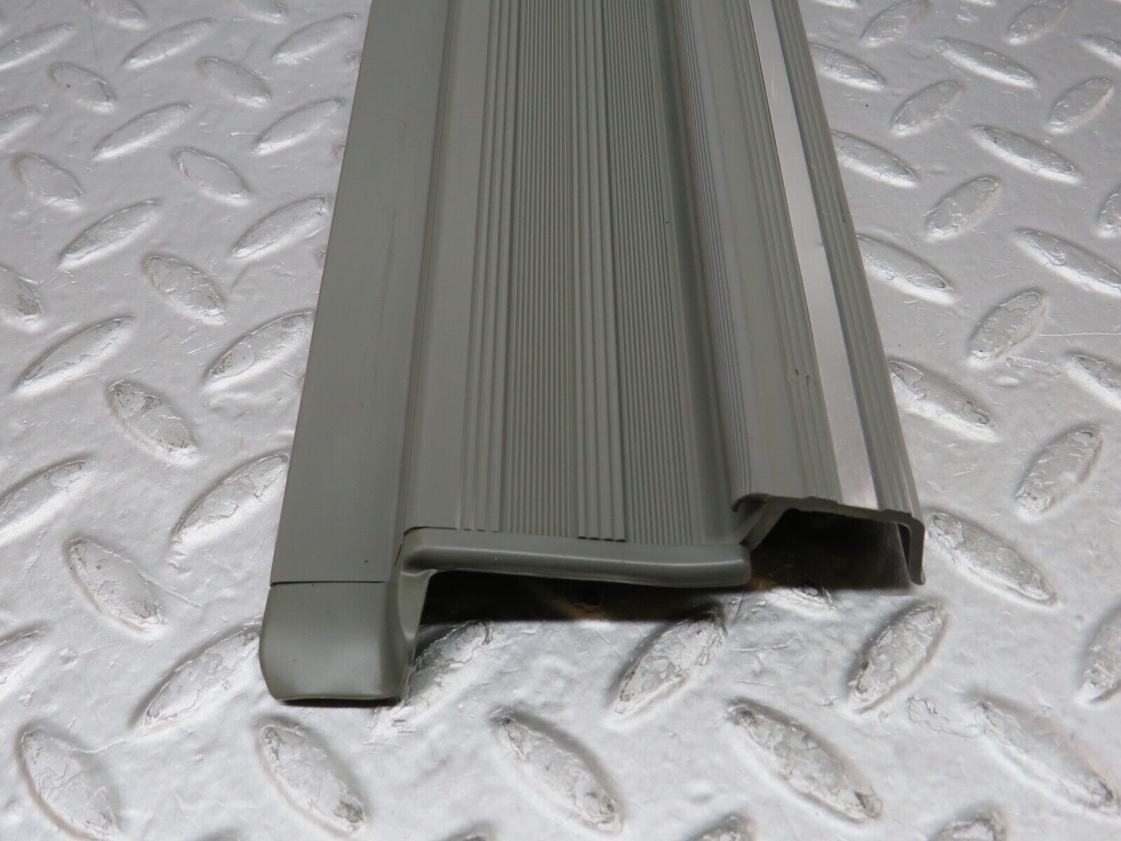 35992 Mercedes-Benz W126 420SE Rear Left Door Sill Trim Grey