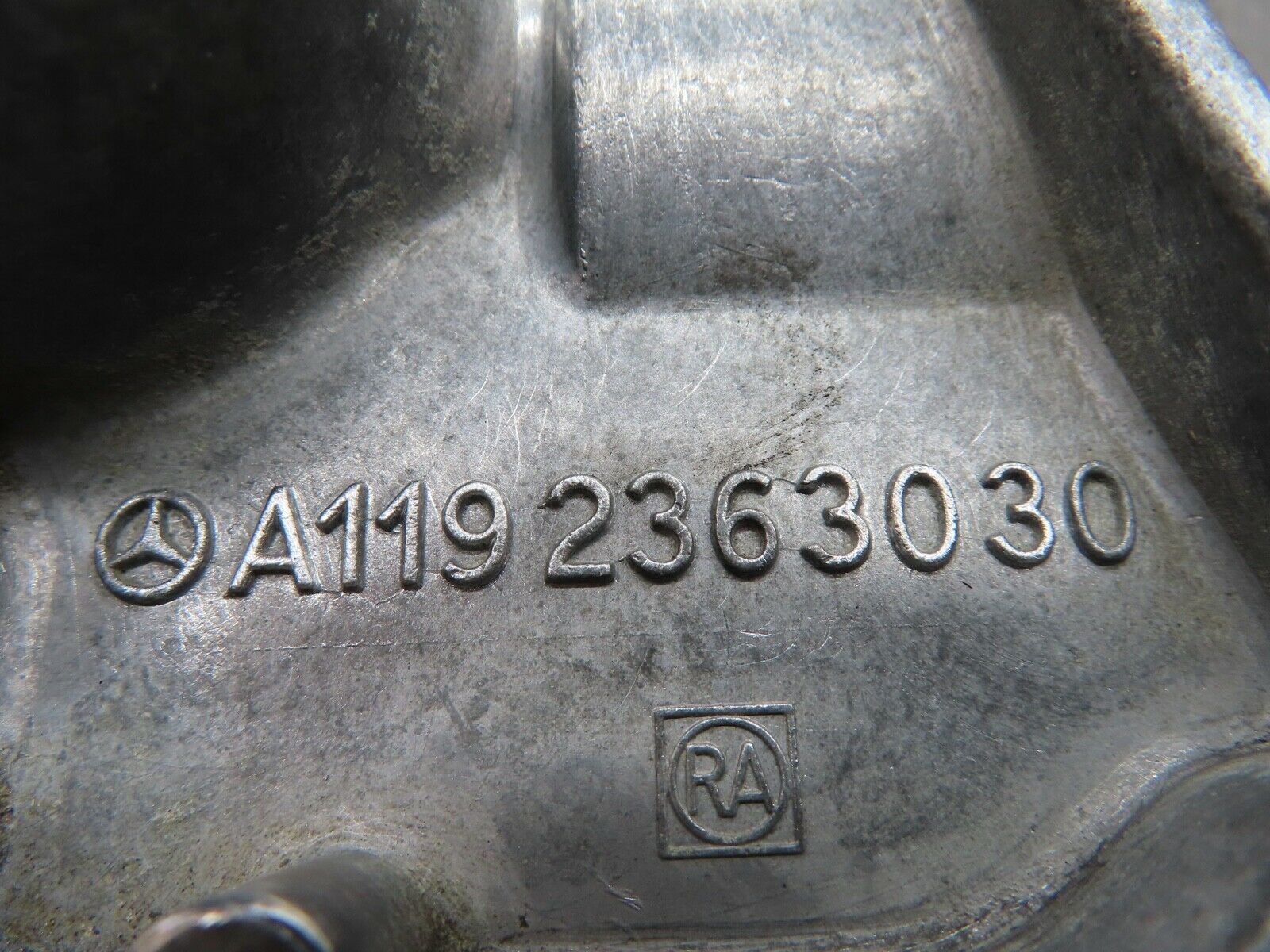 19538 Mercedes-Benz C140 CL420 Coupe Power Steering Pump Bracket 1192363030