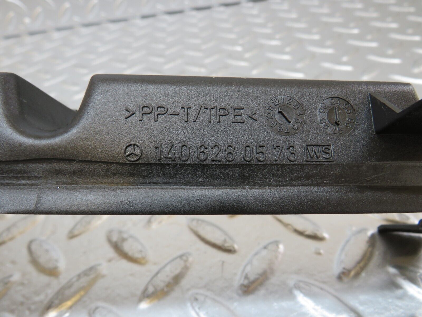 25007 Mercedes-Benz W140 S320 Engine Bay Water Drain Left 1406280573