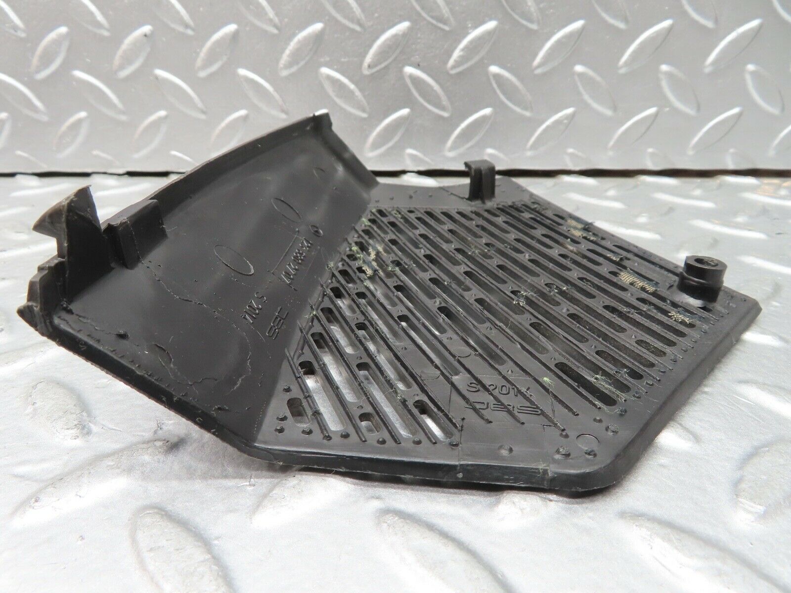 21217 Mercedes-Benz W123 230E Dashboard Speaker Covers 1236802707