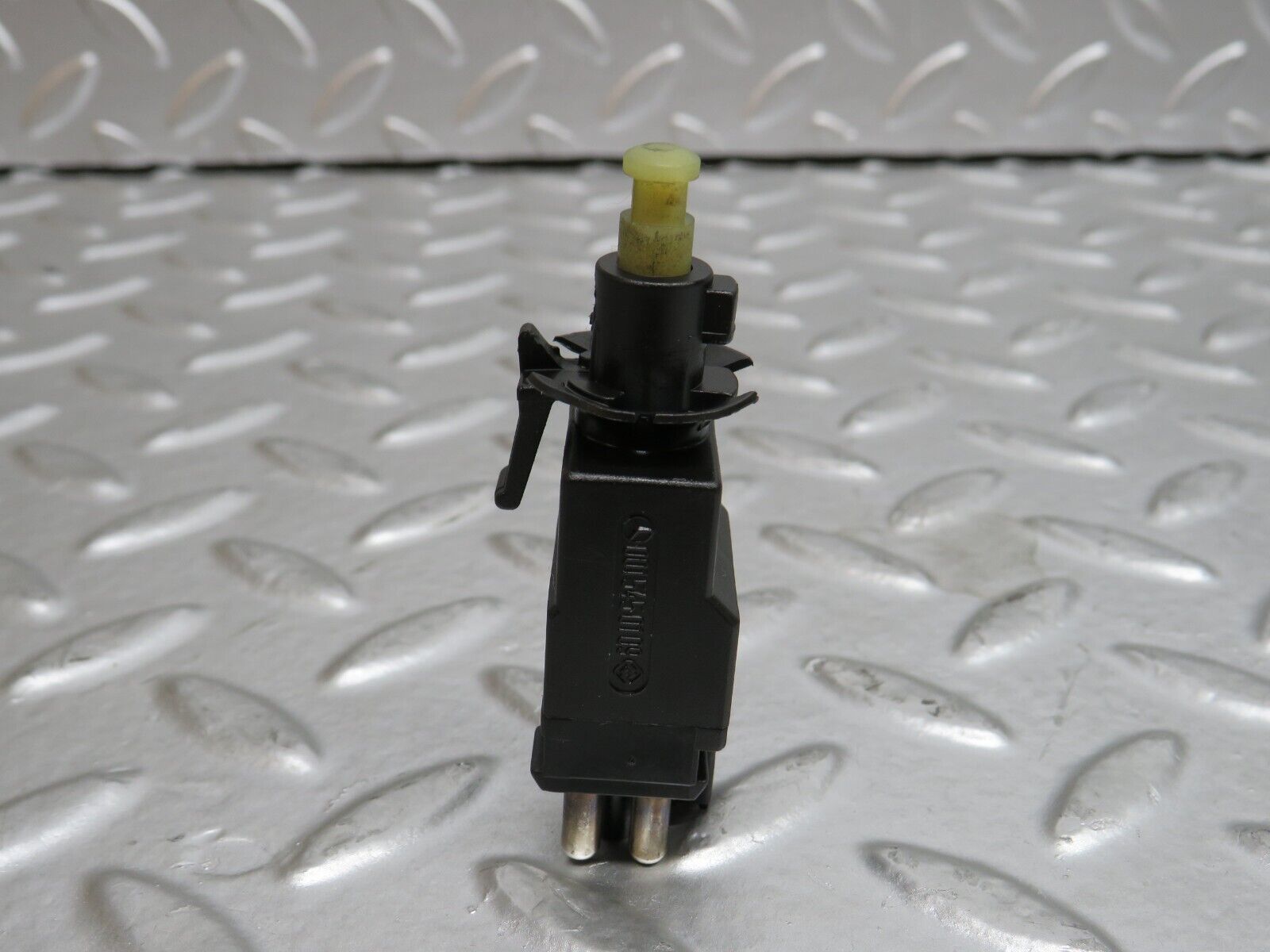 29178 Mercedes-Benz C124 320CE Coupe Brake Light Switch 0015450109